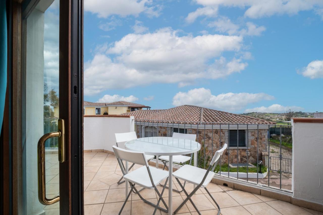 Oleandri Rossi Vila Tanaunella Exterior foto