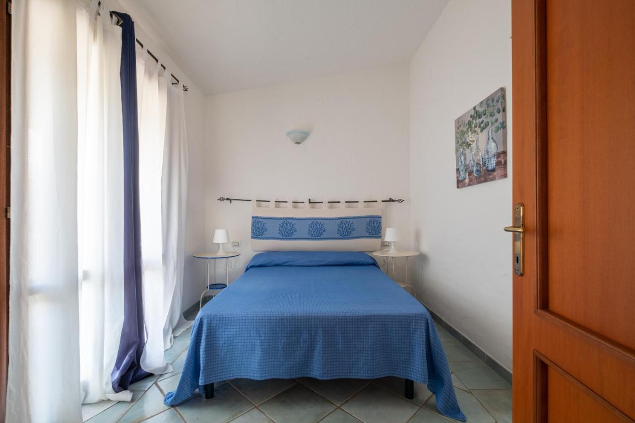 Oleandri Rossi Vila Tanaunella Exterior foto